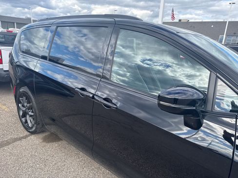 Used 2026 Chrysler Pacifica Limited w/ S Appearance Package FWD image 25