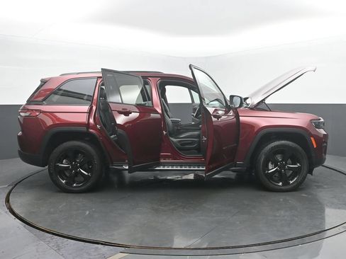 Used 2024 Jeep Grand Cherokee Altitude AWD/4WD image 60