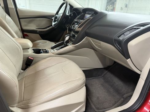 Used 2012 Ford Focus SEL image 25