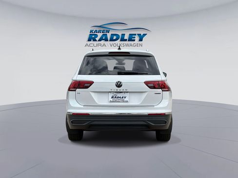 Used 2023 Volkswagen Tiguan SE image 3