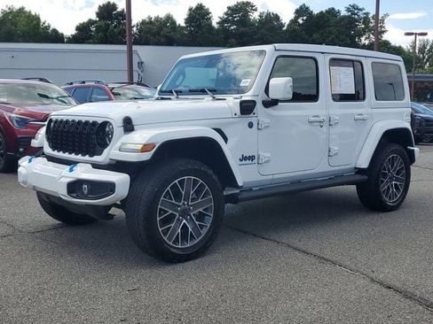 Used 2024 Jeep Wrangler High Altitude AWD/4WD image 3