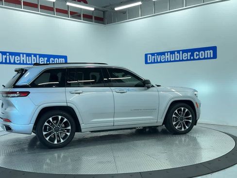 Used 2023 Jeep Grand Cherokee Overland w/ Advanced Protech Group III AWD/4WD image 3
