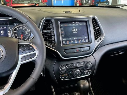 Used 2022 Jeep Cherokee Latitude AWD/4WD image 9