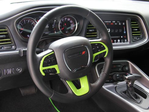 Used 2019 Dodge Challenger SXT image 9