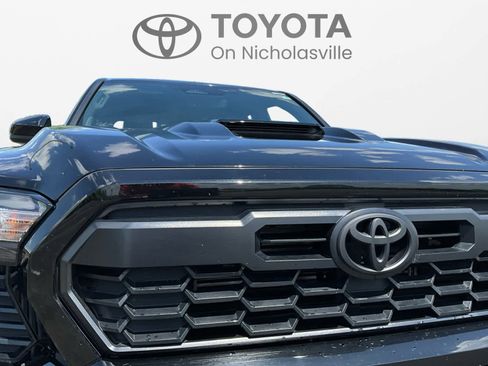 Used 2024 Toyota Tacoma TRD Sport w/ TRD Sport Upgrade Package AWD/4WD image 18
