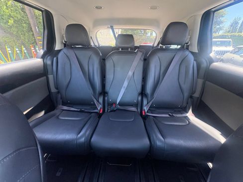 Used 2026 Kia Carnival FWD image 41