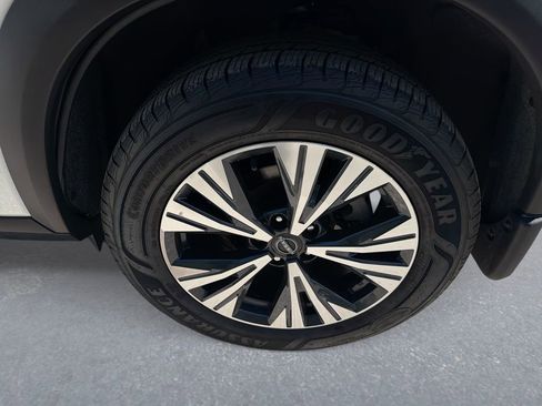 Used 2023 Nissan Rogue SV AWD/4WD image 27
