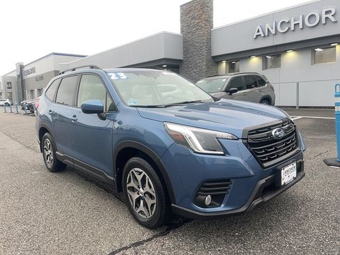 Used 2023 Subaru Forester Premium image 1