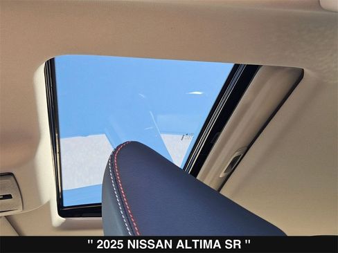 New 2025 Nissan Altima 2.5 SR image 30