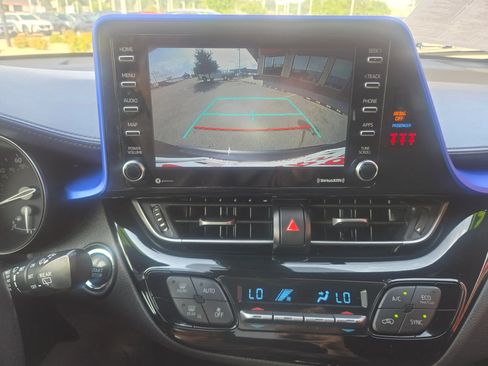 Used 2021 Toyota C-HR XLE FWD image 14