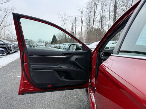 Used 2021 Toyota Camry SE image 22