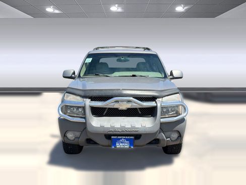 Used 2002 Chevrolet Avalanche 4x4 w/ Off-Road Suspension Pkg image 6