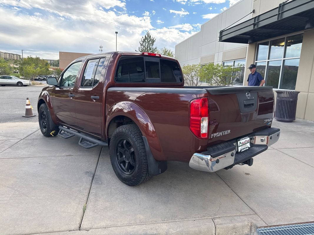 Used 2017 Nissan Frontier SV w/ SV Value Truck Package AWD/4WD image 8