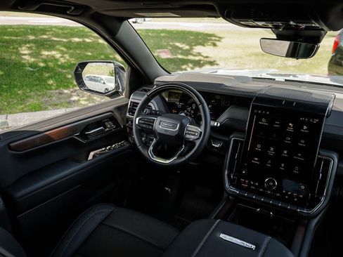 New 2026 GMC Yukon Denali w/ Denali Reserve Package AWD/4WD image 16