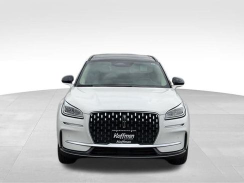 Used 2025 Lincoln Corsair Reserve AWD/4WD image 2