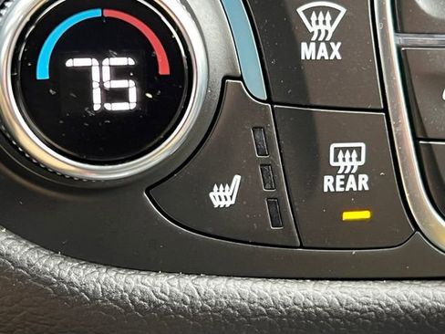 Used 2023 Chevrolet Equinox LT image 24