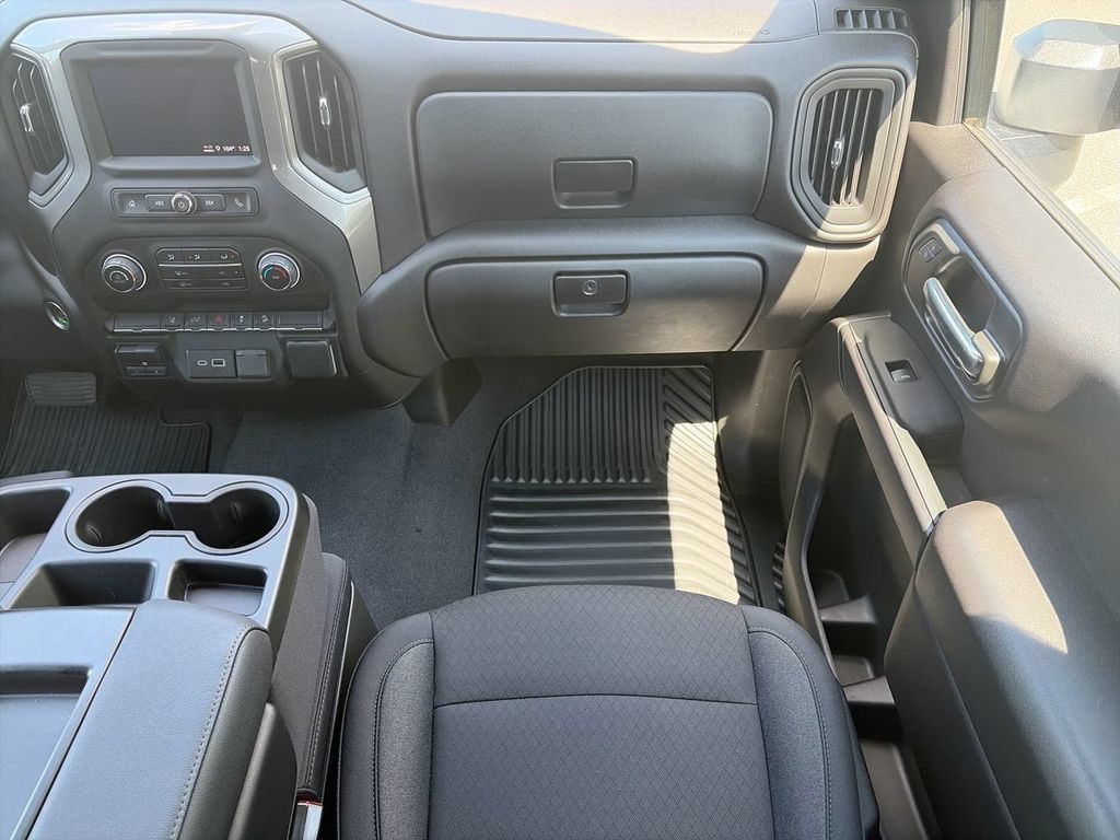 Used 2025 Chevrolet Silverado 2500 Custom w/ Custom Convenience Package AWD/4WD image 11