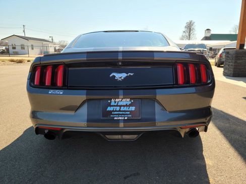 Used 2016 Ford Mustang Coupe image 5