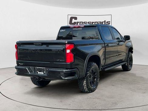 Used 2025 Chevrolet Silverado 1500 ZR2 w/ Technology Package image 5