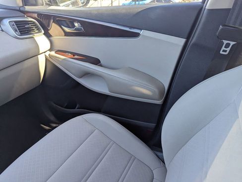 Used 2018 Kia Sorento LX image 14