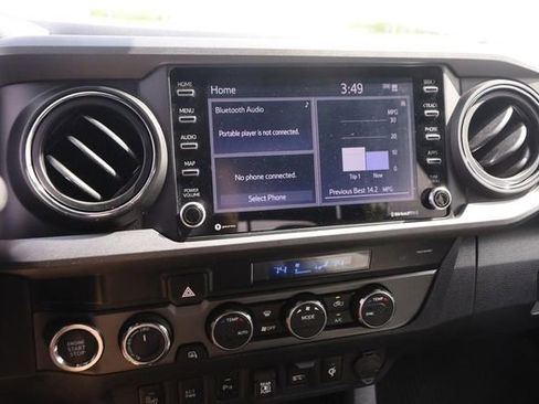 Used 2022 Toyota Tacoma TRD Off-Road w/ Technology Package AWD/4WD image 16