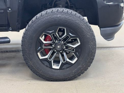 Used 2018 Chevrolet Silverado 1500 LT w/ All Star Edition image 4