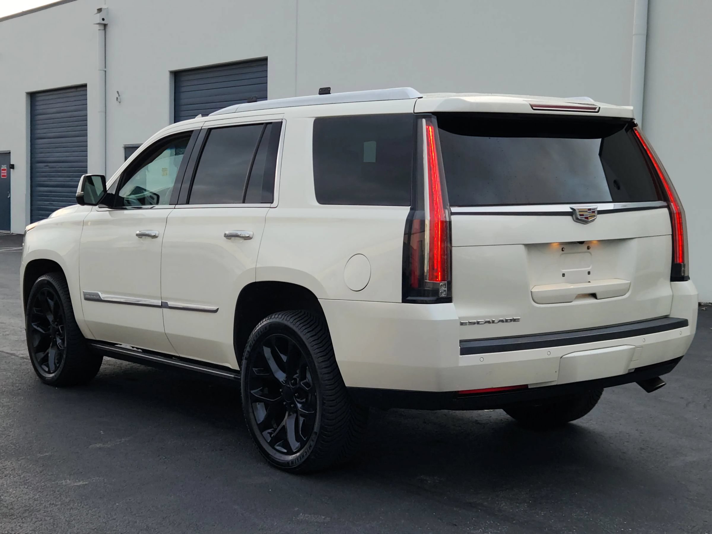 Used 2015 Cadillac Escalade Premium AWD/4WD image 3
