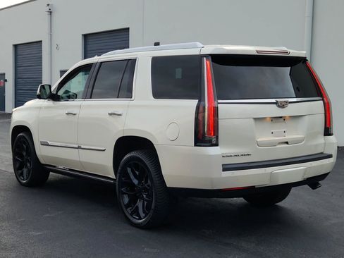 Used 2015 Cadillac Escalade Premium image 3