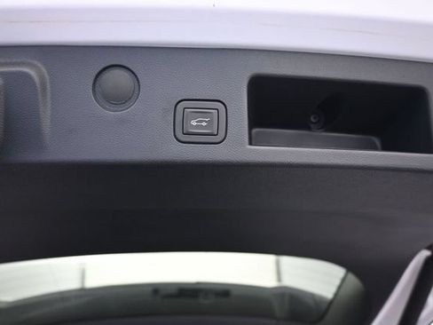 Used 2025 Chevrolet Equinox LT w/ Convenience Package II AWD/4WD image 9