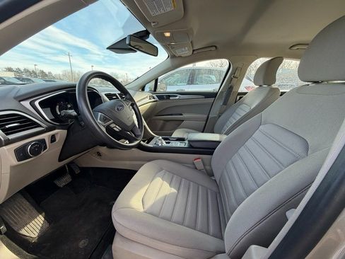 Used 2019 Ford Fusion SE image 6