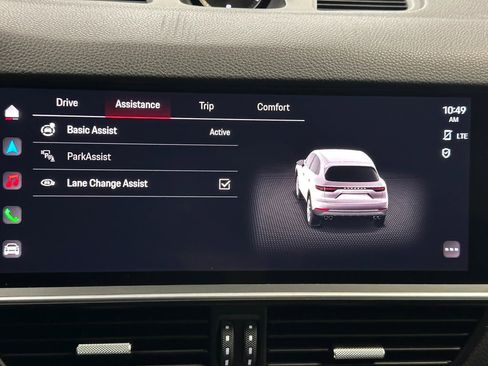 Used 2022 Porsche Cayenne w/ Premium Package image 41