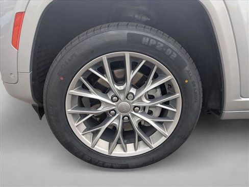 Used 2022 Jeep Grand Cherokee Summit w/ Advanced Protech Group IV AWD/4WD image 26