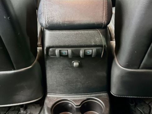 Used 2013 Jeep Wrangler Unlimited Sahara image 24