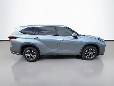 Used 2022 Toyota Highlander XLE FWD image 8