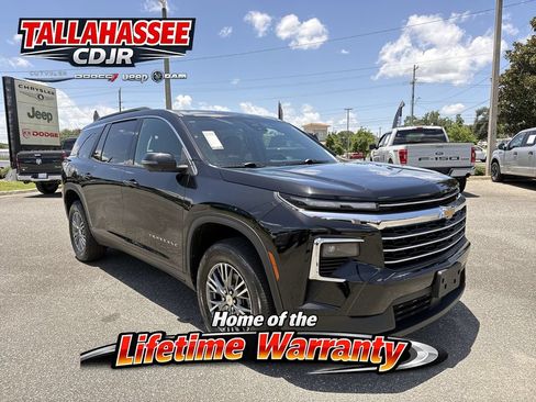 Used 2024 Chevrolet Traverse LT FWD image 1