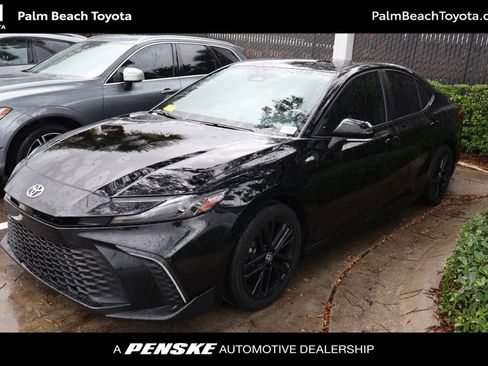 Used 2025 Toyota Camry SE FWD image 1