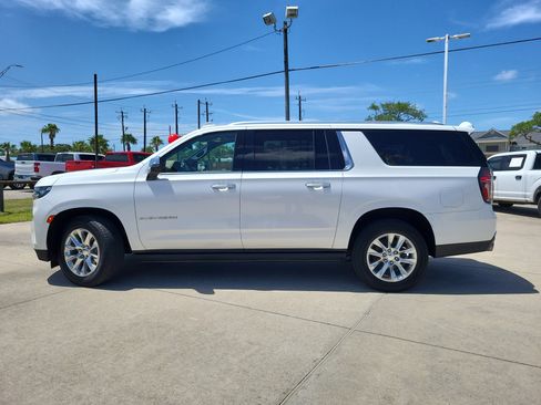 Used 2021 Chevrolet Suburban Premier image 8