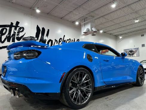 Used 2022 Chevrolet Camaro ZL1 RWD image 5
