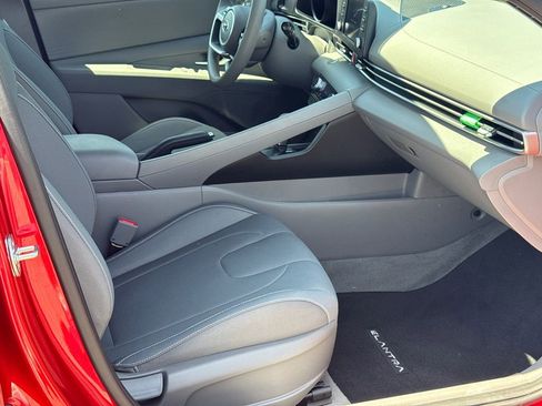 Used 2023 Hyundai Elantra SEL w/ Cargo Package FWD image 13