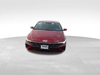 Used 2025 Hyundai Elantra SE video 3