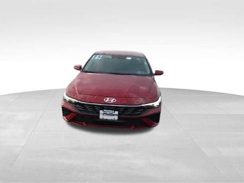 Used 2025 Hyundai Elantra SE image 3