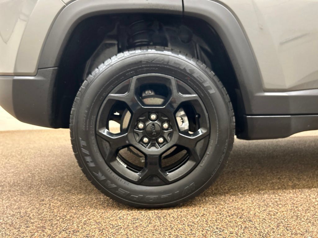 Used 2023 Jeep Compass Trailhawk AWD/4WD image 27