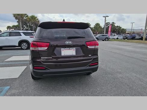 Used 2016 Kia Sorento LX w/ LX Convenience Package image 32