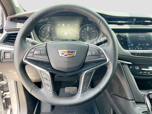 Used 2025 Cadillac XT5 Premium Luxury w/ Technology Package AWD/4WD image 11