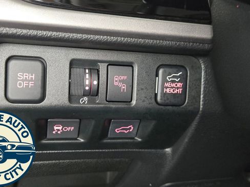 Used 2017 Subaru Forester 2.5i Touring AWD/4WD image 24