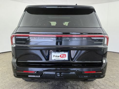 Used 2025 Lincoln Navigator Reserve AWD/4WD image 6