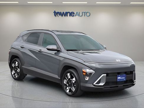 Used 2025 Hyundai Kona SEL FWD image 7