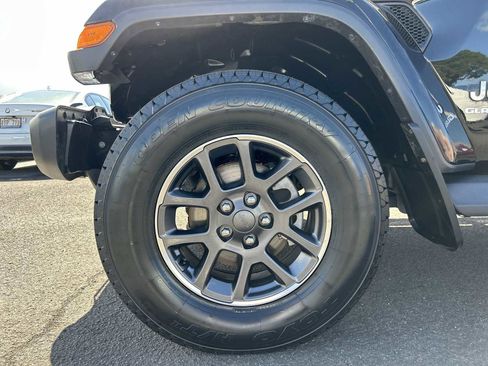 Used 2020 Jeep Gladiator Overland AWD/4WD image 18