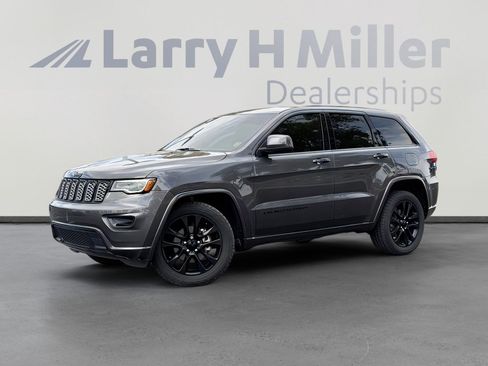 Used 2020 Jeep Grand Cherokee Altitude image 1