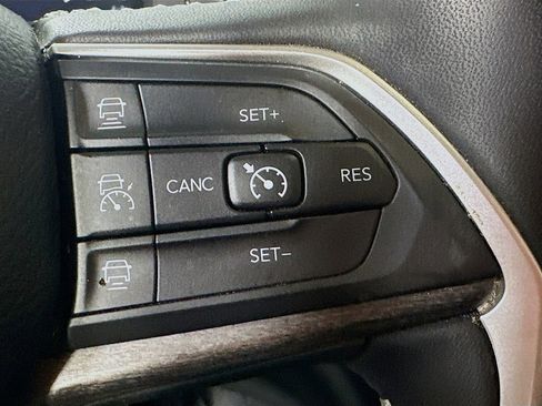 Used 2023 Jeep Grand Cherokee Limited w/ Black Appearance Package RWD image 24